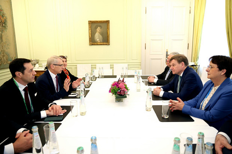 Акад Денков разговаря с нидерландския премиер Марк Рюте с премиера