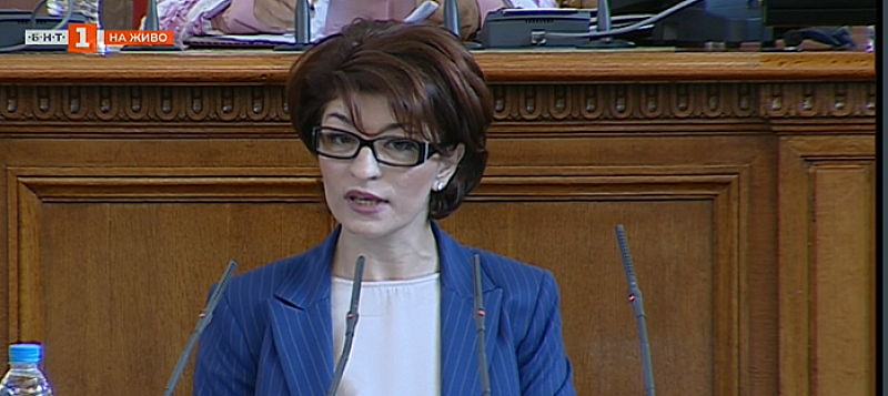 Десислава Атанасова аргументира своето изказване тъй като Демократична България и