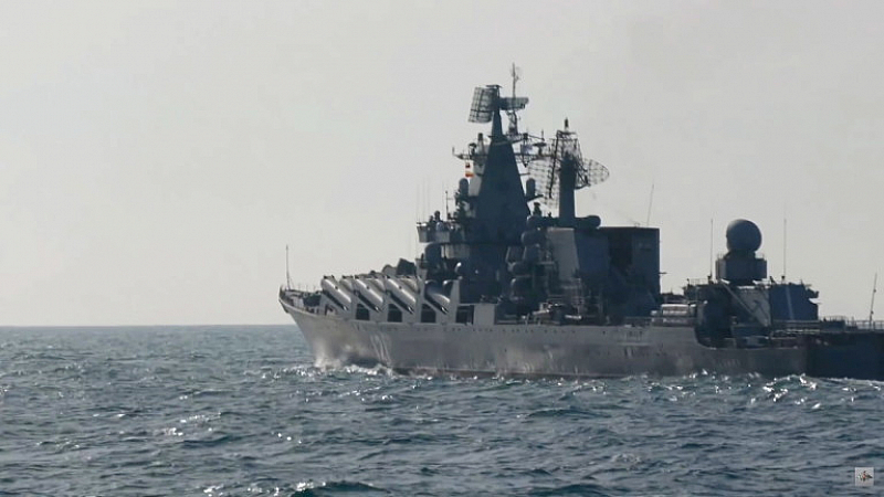 Часове по рано украинските власти пък заявиха че крайцерът Москва е