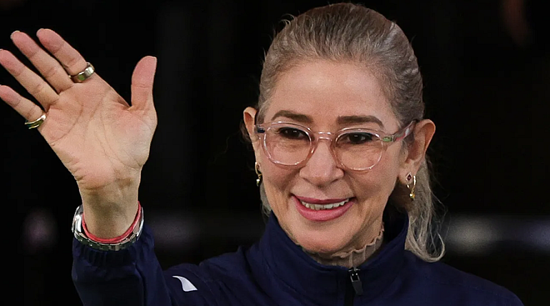 На митинг за освобождаването на Чавес Флорес се запознава с