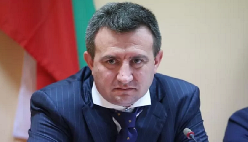 През лятото финансовият министър Асен Василев съобщи че заплатите в
