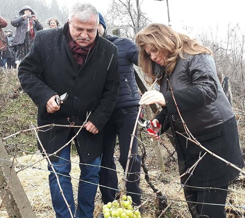 Припомняме че Йотова ще избира между петима за евентуален служебен