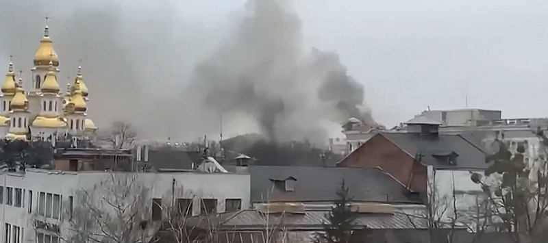 Мощна експлозия е избухнала до централната железопътна гара в украинската