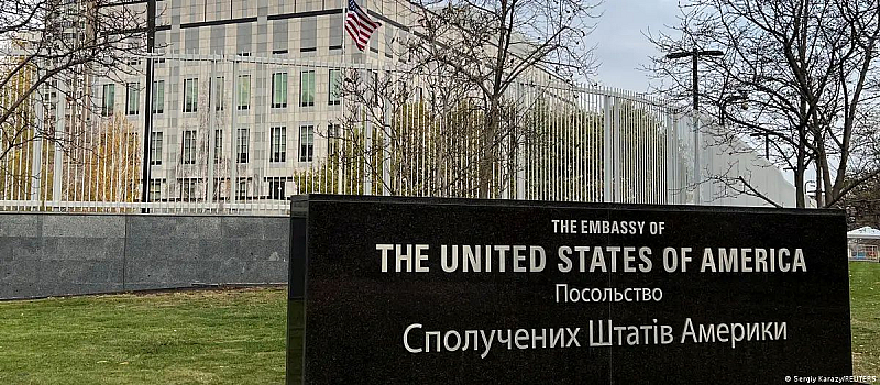 Много посланици наскоро бяха информирани че ще напуснат постовете си