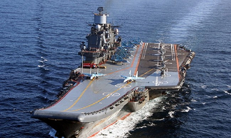 На борда на Адмирал Кузнецов който се намира в сухия