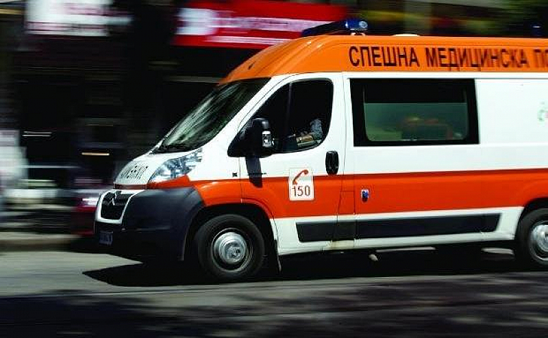 Спипаха 10 мигранти, преоблечени като медици и пациенти в частна линейка  край Бургас