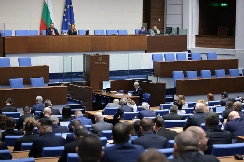 Ескалацията започна в момента в който председателстващият Костадин Ангелов предложи