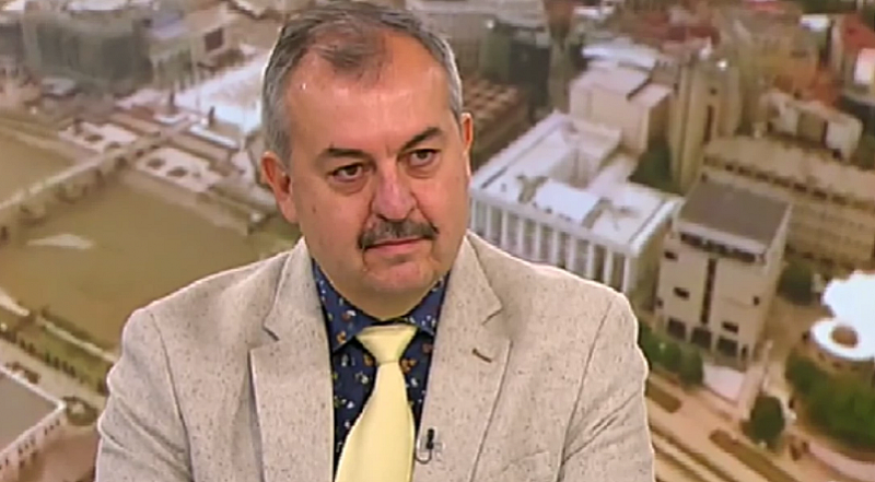 Според него проблемът е в българските политици които реагират наивно