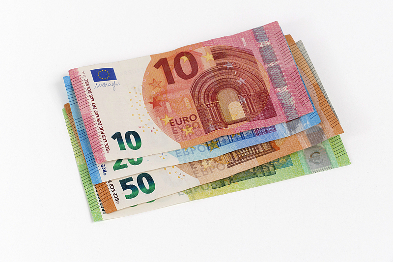 В закона е предвидено е професионалните управители търговци които искат