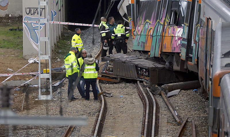 Влакът не се е преобърнал нито е дерайлирал заяви говорител