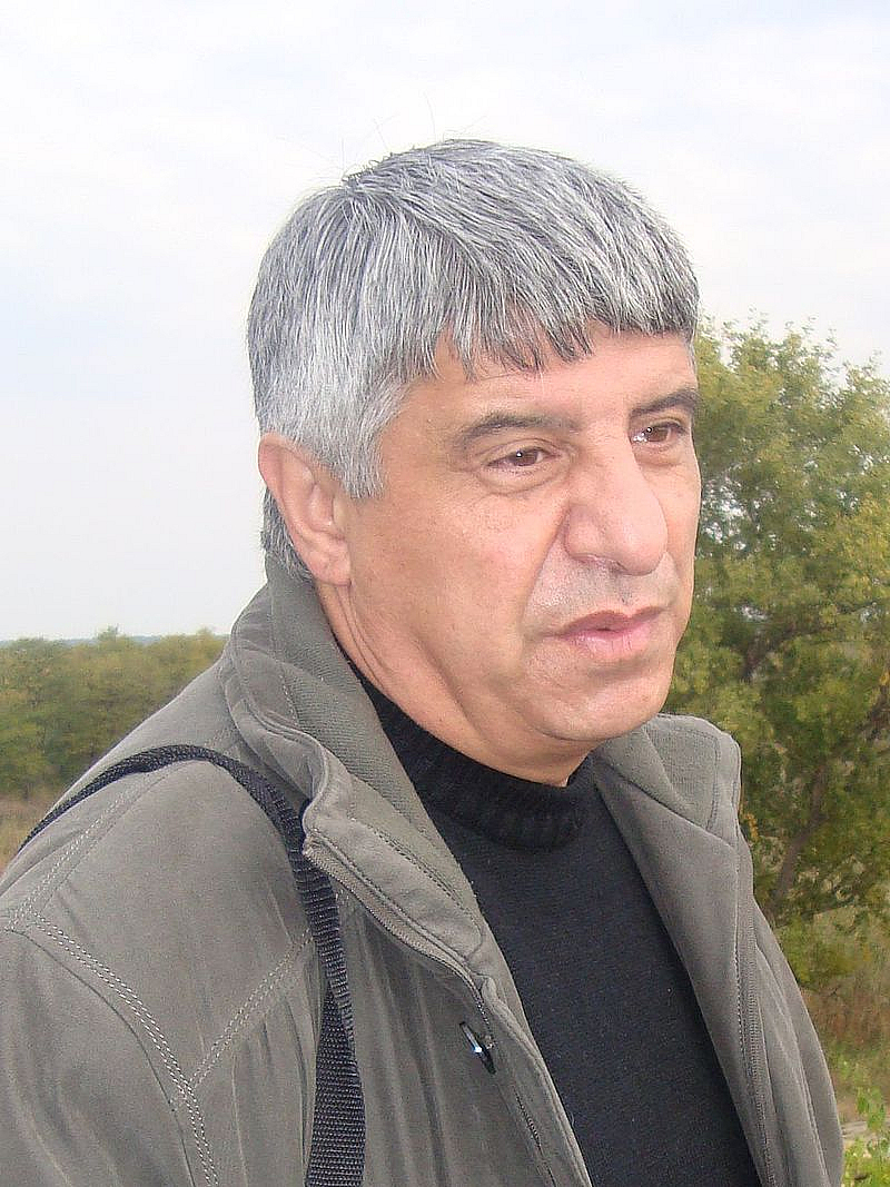Проф Пламен Павлов е историк и преподавател във Великотърновския университет