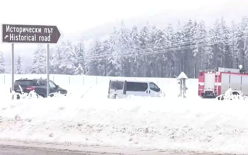 По непотвърдена информация Ивайло е основният наемател Сградата обаче не