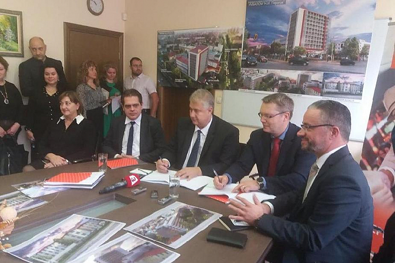 Договор за саниране на сградите на Пирогов на стойност 6
