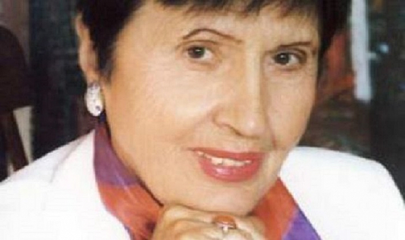 Стефанова е родена на 17 април 1929 г в София