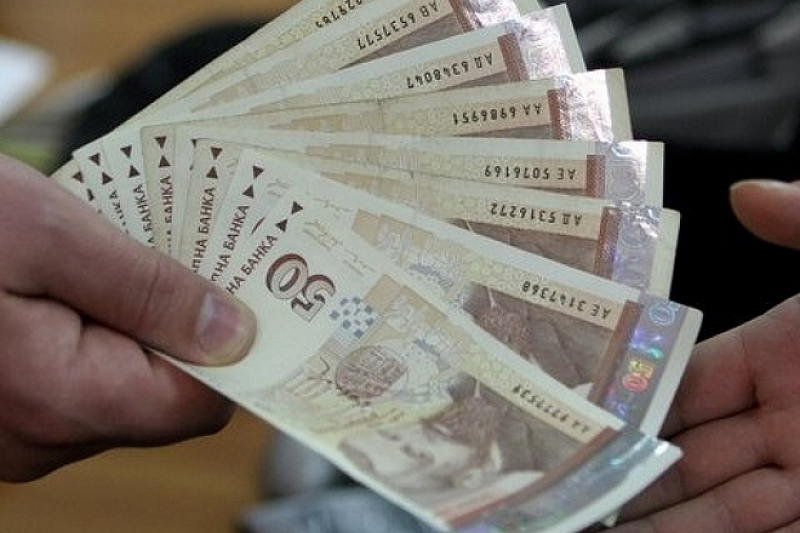 В чиновника са открити 60 хиляди лева като банкнотите са