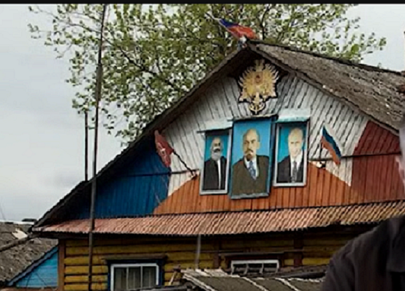 Във филма  Русия Кремъл Путин 25 години по Россия 1 президентът