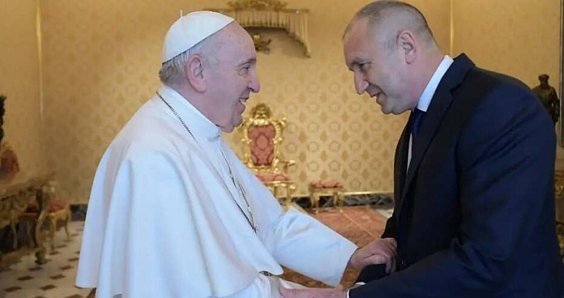 Държавният глава е на двудневно посещение във Ватикана и Италия