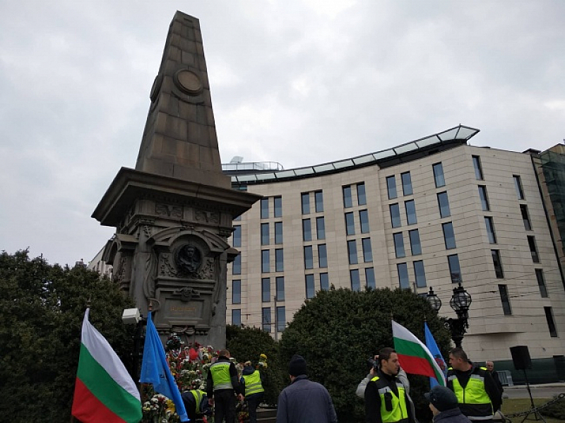 До края на събитието ще бъде забранен престоят и паркирането