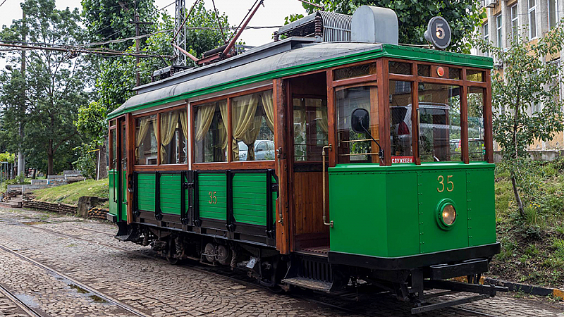 На 14 ти януари 1901г в София тръгва първият електрически трамвай