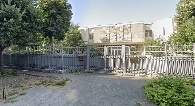 Комплексът на бившото руско консулство във Варна се намира в