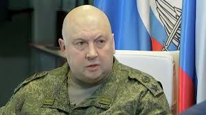 Генерал Суровикин е жив и здрав у дома със семейството