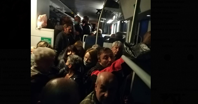 Пътниците от Своге до София са натъпкани като сардини във