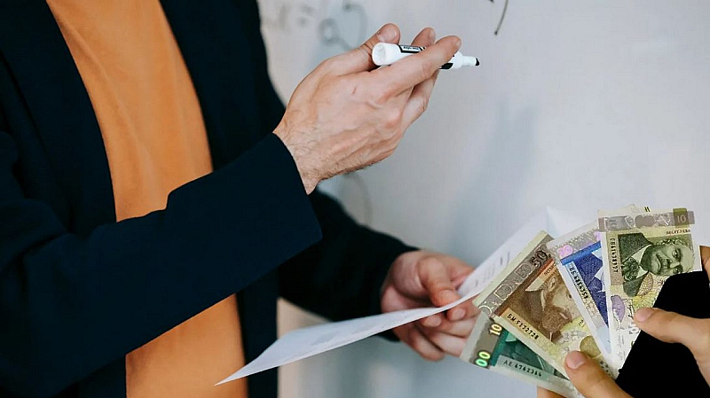 Освен ръста на основните възнаграждения анексът гарантира и 5 увеличение