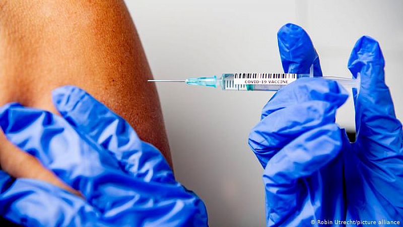 Имунизацията се осъществява с ваксините на производителите Moderna Pfizer и