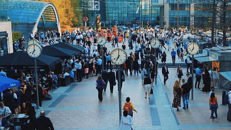 Сред най големите групи чужденци напуснали Острова са българите По