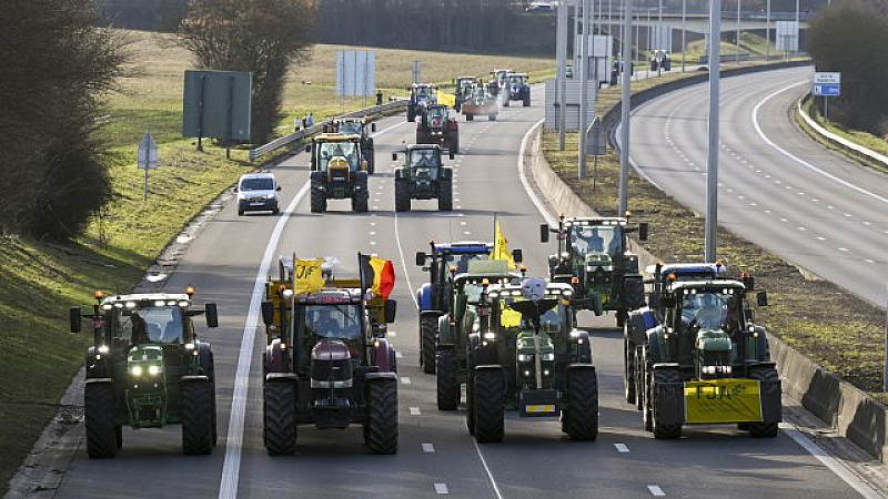 Гневът на фермерите кипи особено във Франция където земеделските синдикати
