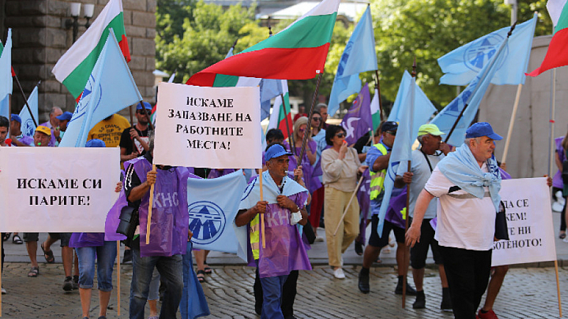 Работниците от Автомагистрали Черно море настояват да им се