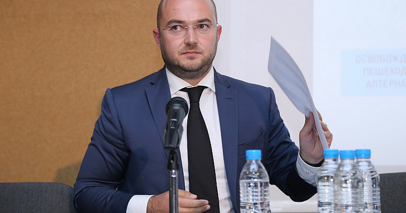 Георгиев посочи че депутат от Възраждане е размахвал депутатската си
