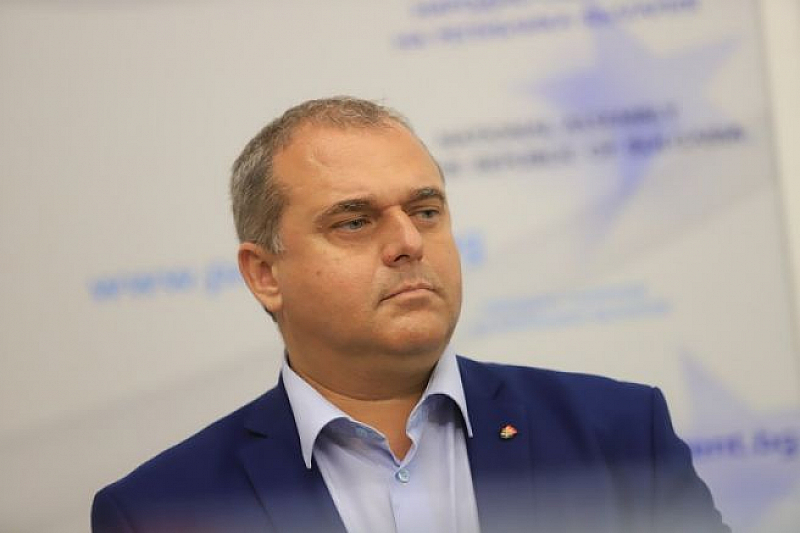 Това пише политикът от ВМРО Искрен Веселинов в личния си