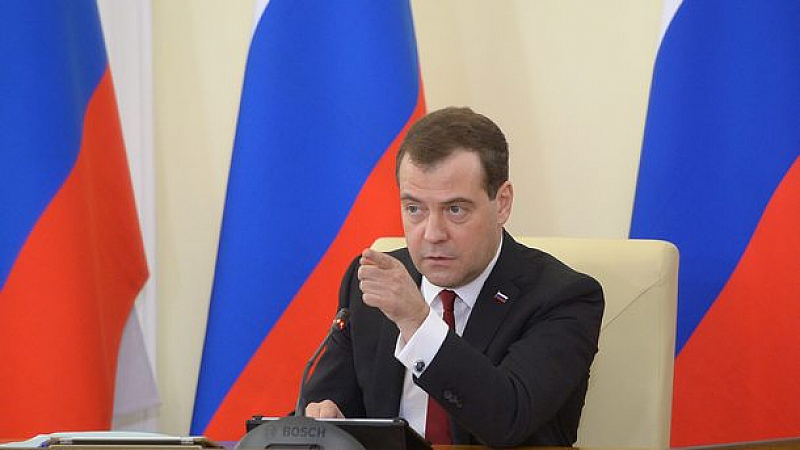 Вестник Комерсант пише че Медведев не е обяснил кого точно