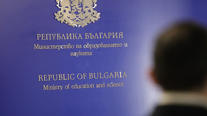 Средният успех по български език и литература е съизмерим с