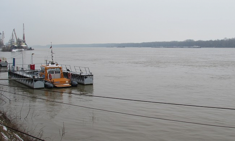 Работата на ферибота ще бъде възстановена когато реката в района