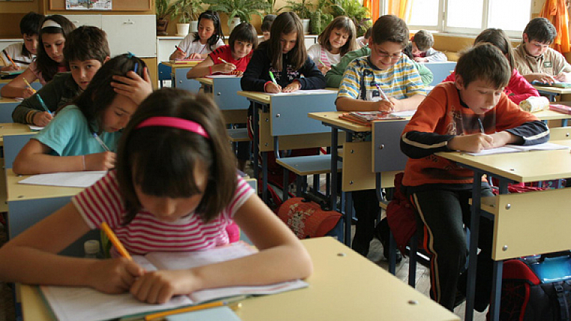 С промени в българското училище започва първият учебен ден Всички