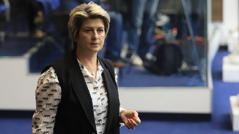 Критиките на председателката на БСП Корнелия Нинова и на придворните