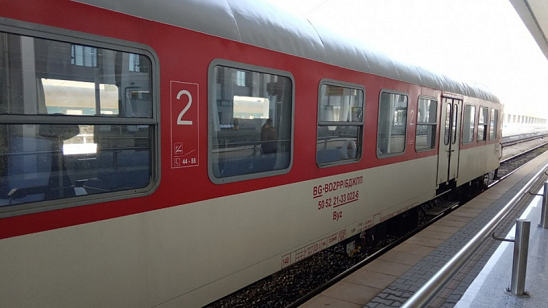 БДЖ предвижда да закупи седем двуетажни влака и 35 едноетажни
