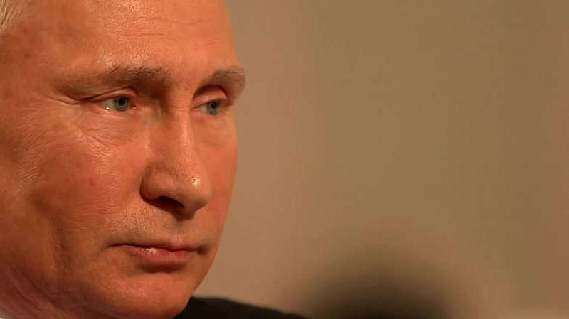 В продължение на няколко минути Владимир Путин критикува Денис Мантуров за