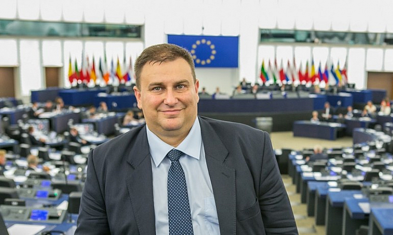 Емил Радев призна че не се очаква Европа да даде на