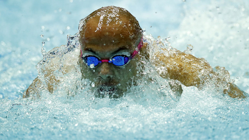 Най-силният ни плувец спечели полуфиналната си серия с време 1:51.89