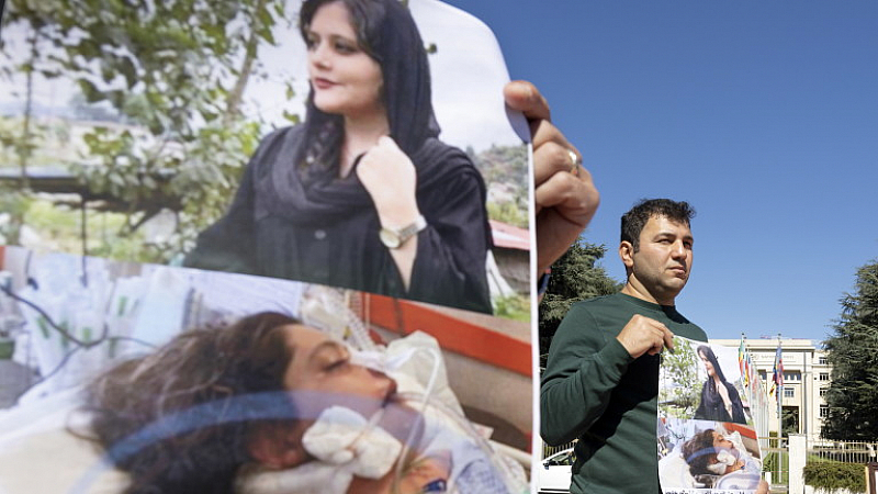 Общественото недоволство избухна след смъртта на млада жена от кюрдски