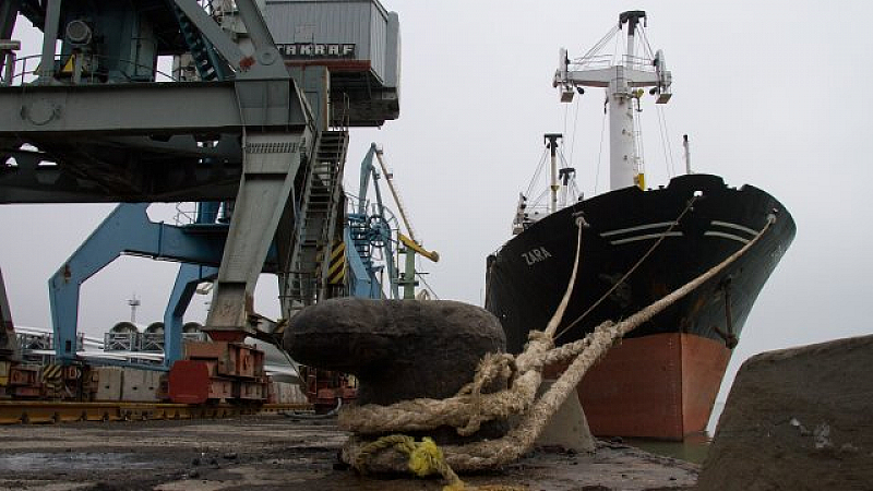 Първият кораб който ще напусне пристанището е турският Азов Конкорд Работата