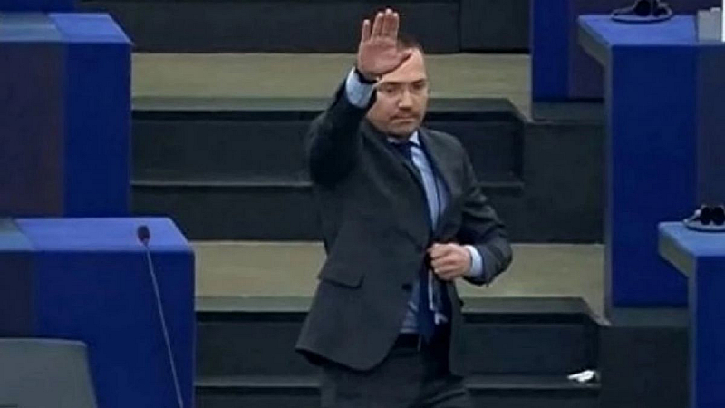 ЕП глобява Ангел Джамбазки за нацисткия поздрав