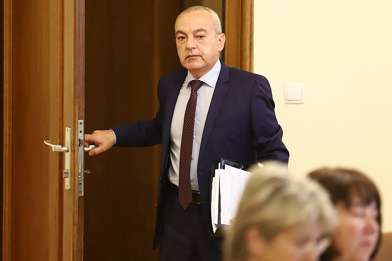 Служебният премиер Гълъб Донев е председател на Съвета. На срещата