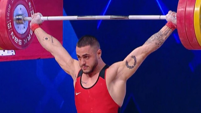 Българският щангист спечели титлата след като постави световен рекорд в
