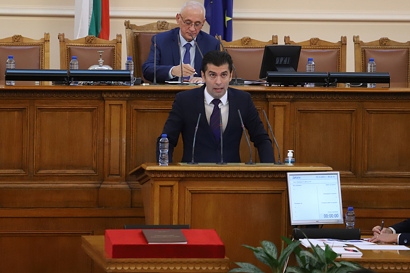 Днес Петков за пореден път е на изслушване в парламента
