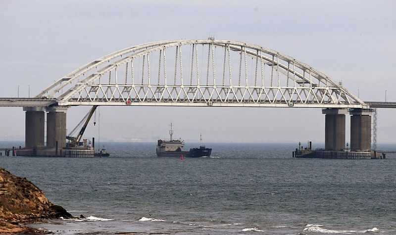 Мостът свързващ Кримския полуостров с континенталната част на Русия е