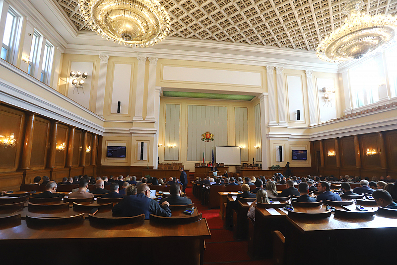 Най-голямата парламентарна група е на ГЕРБ-СДС. Те вземат 69 мандата.